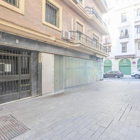 Galindo Center Premium Suites, Free Parking Sevilla Bagian luar foto