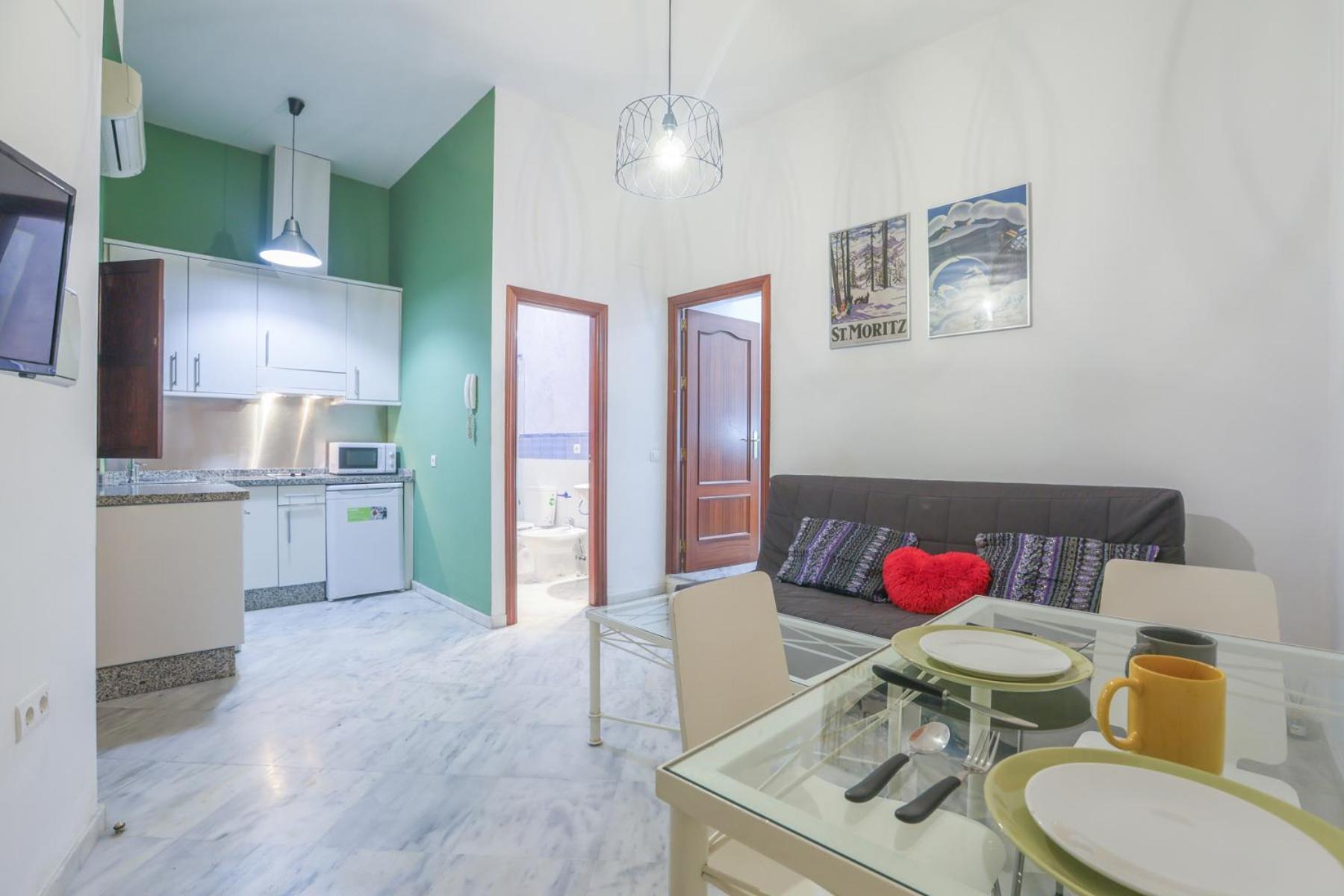 Galindo Center Premium Suites, Free Parking Sevilla Bagian luar foto