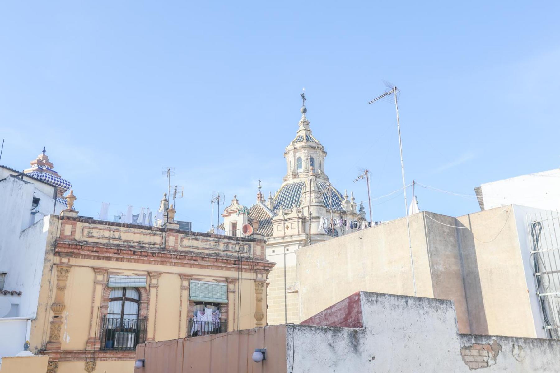 Galindo Center Premium Suites, Free Parking Sevilla Bagian luar foto