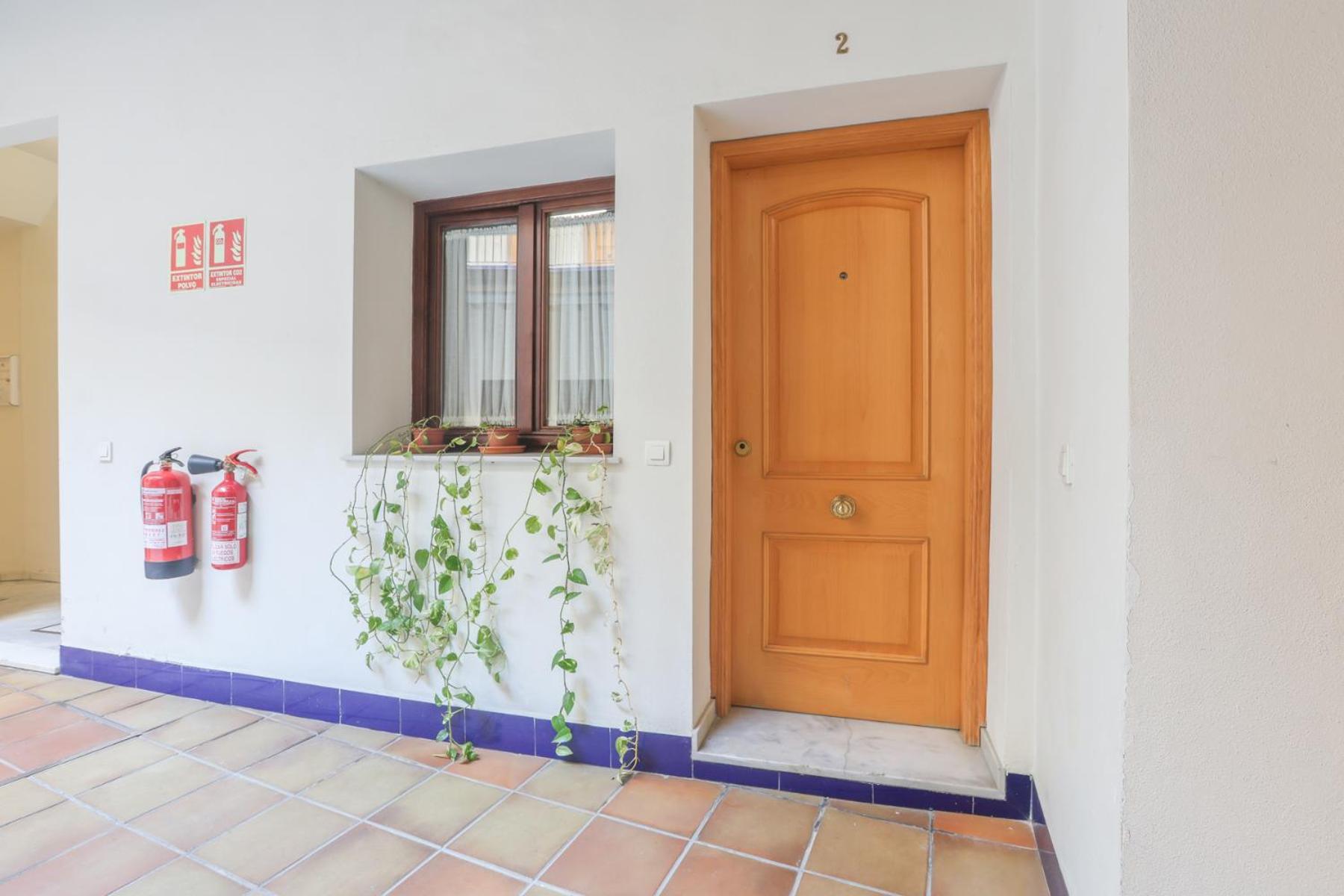 Galindo Center Premium Suites, Free Parking Sevilla Bagian luar foto