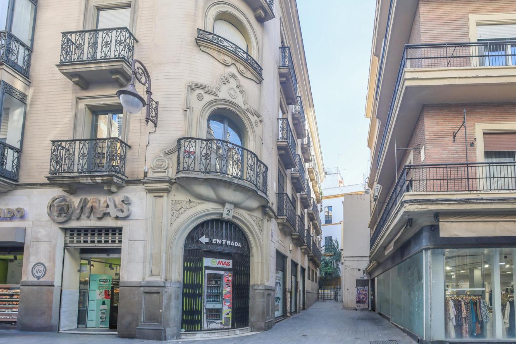 Galindo Center Premium Suites, Free Parking Sevilla Bagian luar foto